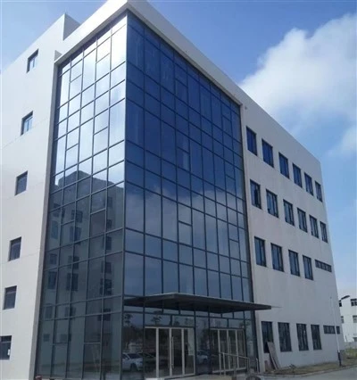 Ħajt tal-purtieri tal-ħġieġ ta 'barra
